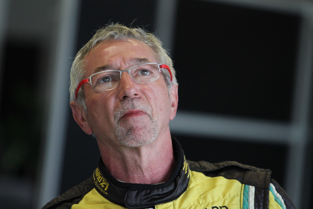 Jean-Claude Police retrouve la piste et découvre la McLaren/Hexis !