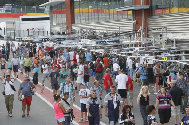 Total-24-Hours-of-Spa-2013-pit-lane-open