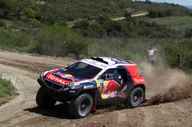 Stéphane-Peterhansel-Dakar-2015-Peugeot-2008-DKR-12