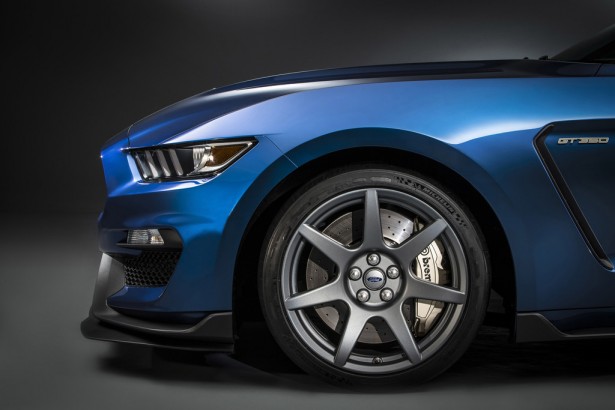 ford-shelby-gt350r-mustang-2015-5