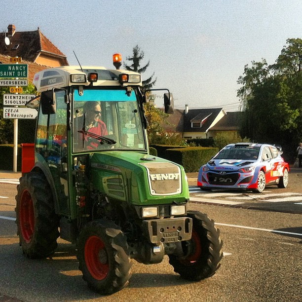 Neuville-tracteur-france-alsace-wrc-2014