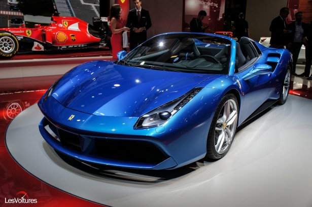 Salon-Francfort-2015-automobile-226-Ferrari-488-spider