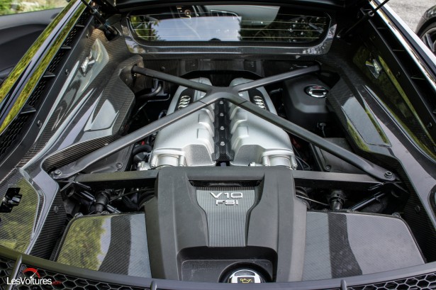 Audi-R8-2016-17