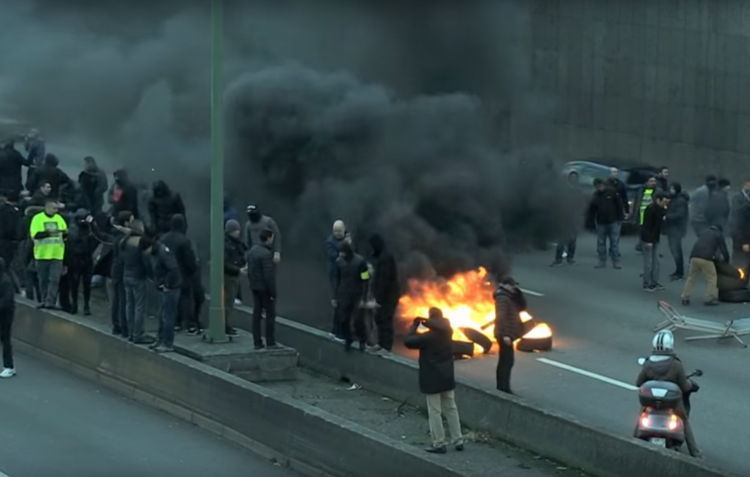 Paris-Taxis-Manifestations-feux