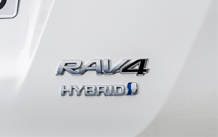 RAV4_Hybrid_50_Sept2015