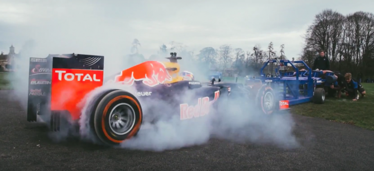 video-f1-red-bull-rb8-rugby-bath