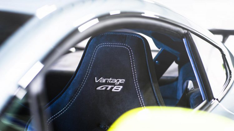 Aston-Martin-Vantage GT8-2016-2
