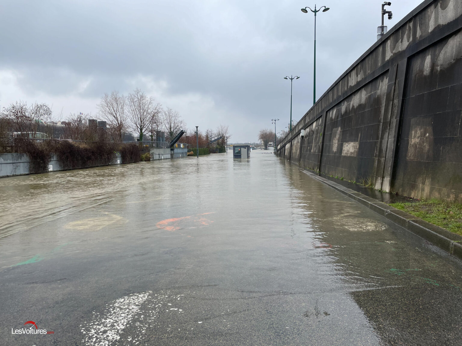 Inondations La Seine D Borde Paris Les Voitures