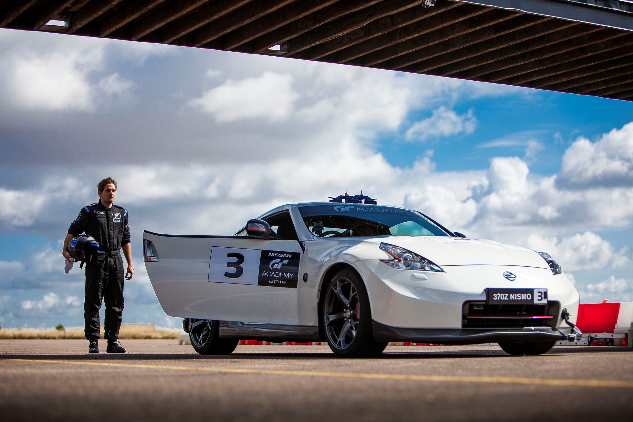 Nissan GT Academy le français Gaëtan Paletou remporte l'édition 2014