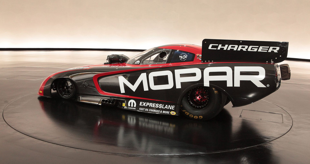 Dodge Mopar Charger R/T : nouveau dragster de 8 0000 chevaux ! - Les ...