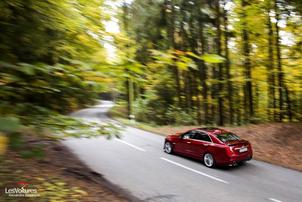 https://lesvoitures.fr/wp-content/uploads/2015/11/essai-test-drive-cadillac-cts-v-14-1024x683.jpg