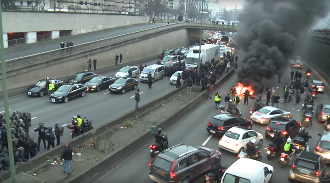 Taxis Paris s'enflamme après de nouvelles manifestations ! Les Voitures