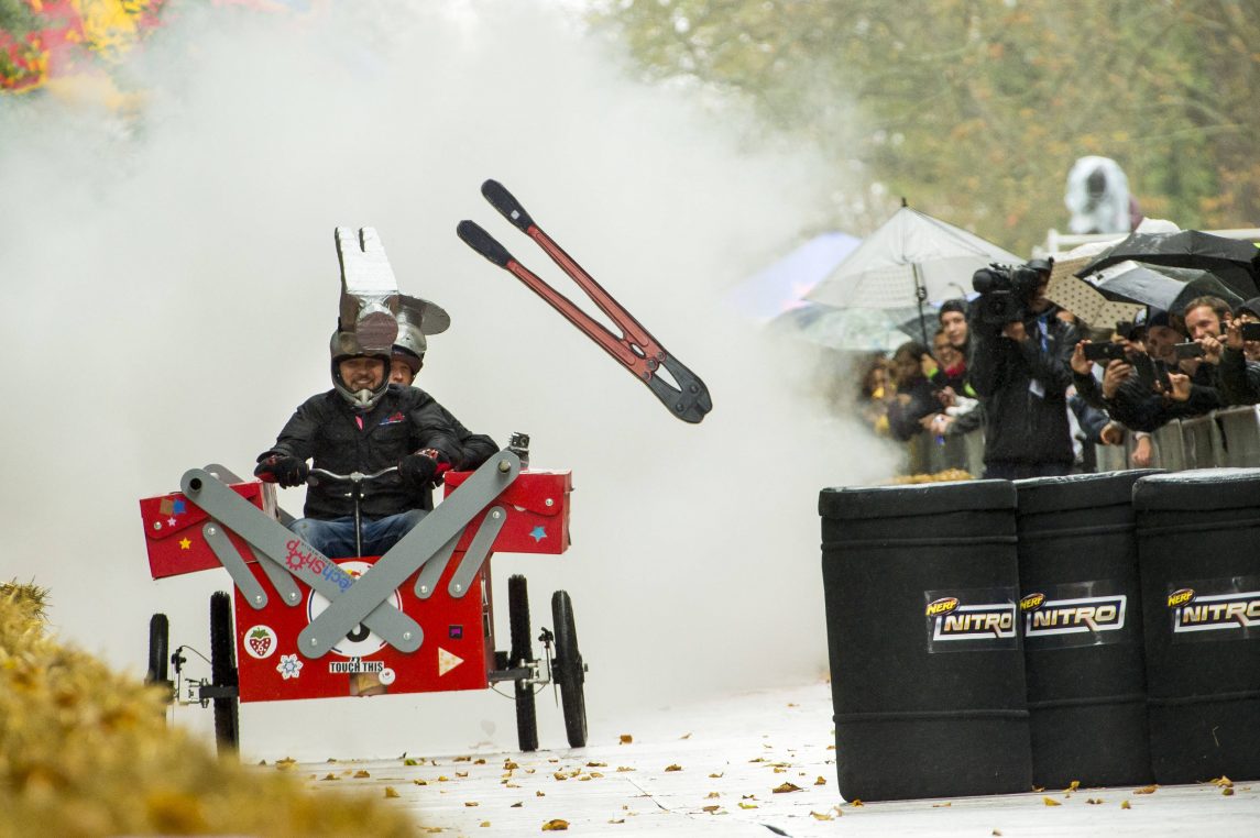 Red Bull caisses à savon l'album photo de la course folle Les Voitures