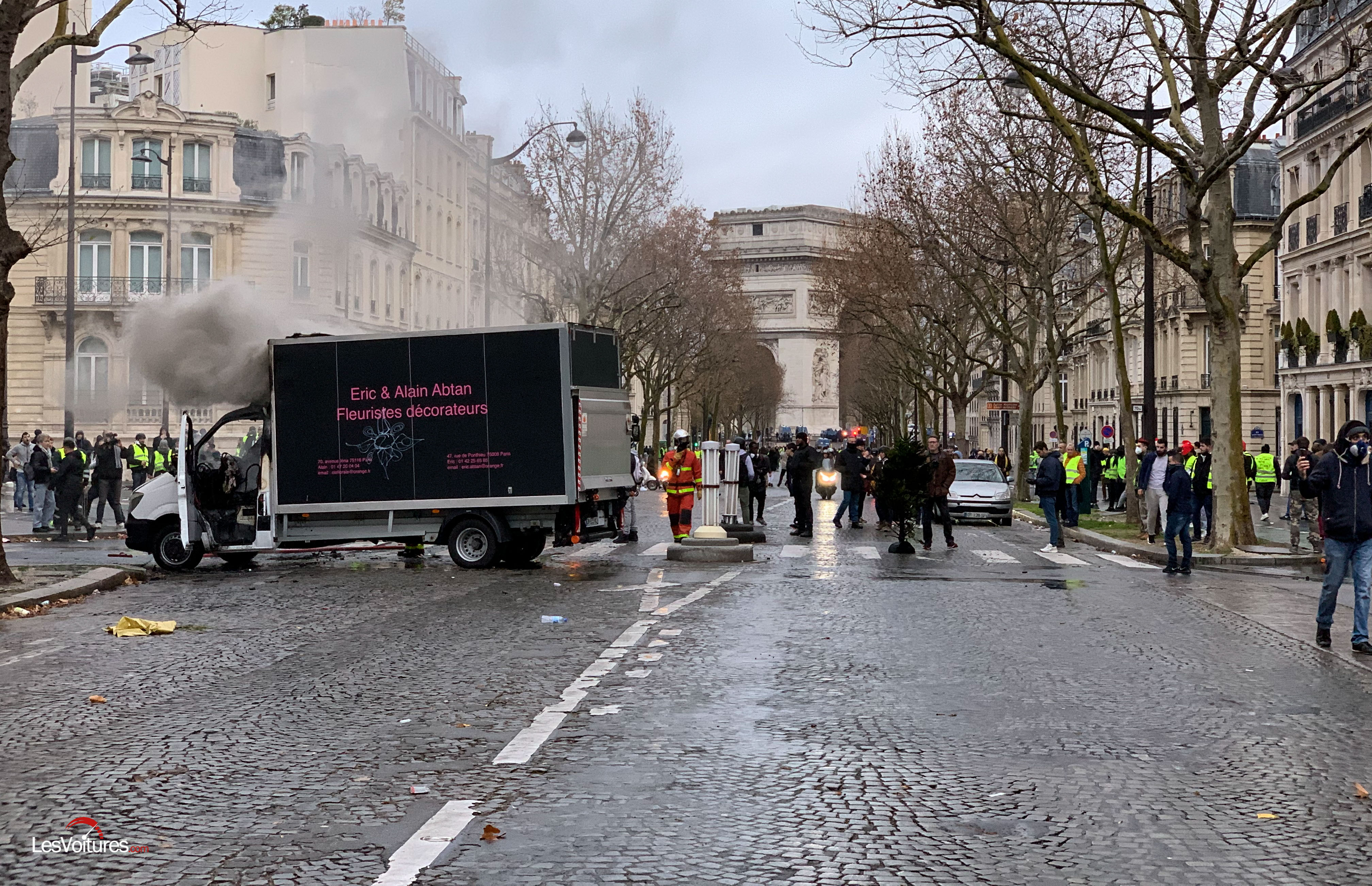 Gilet Jaune Samedi 8 Decembre Paris 2 Les Voitures