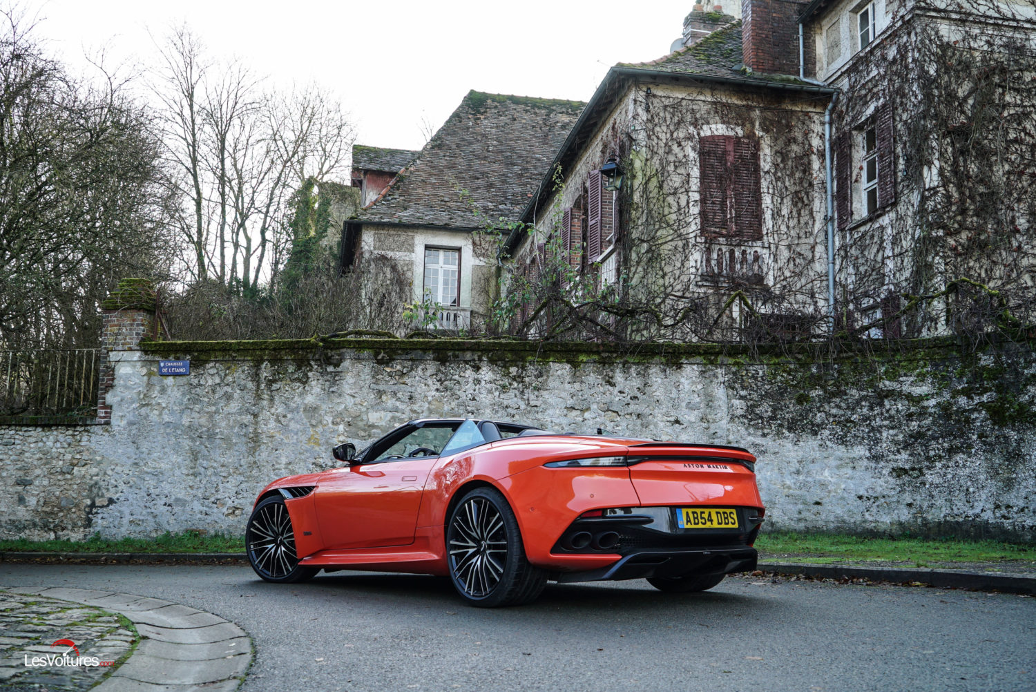 Aston Martin DBS Superleggera Volante