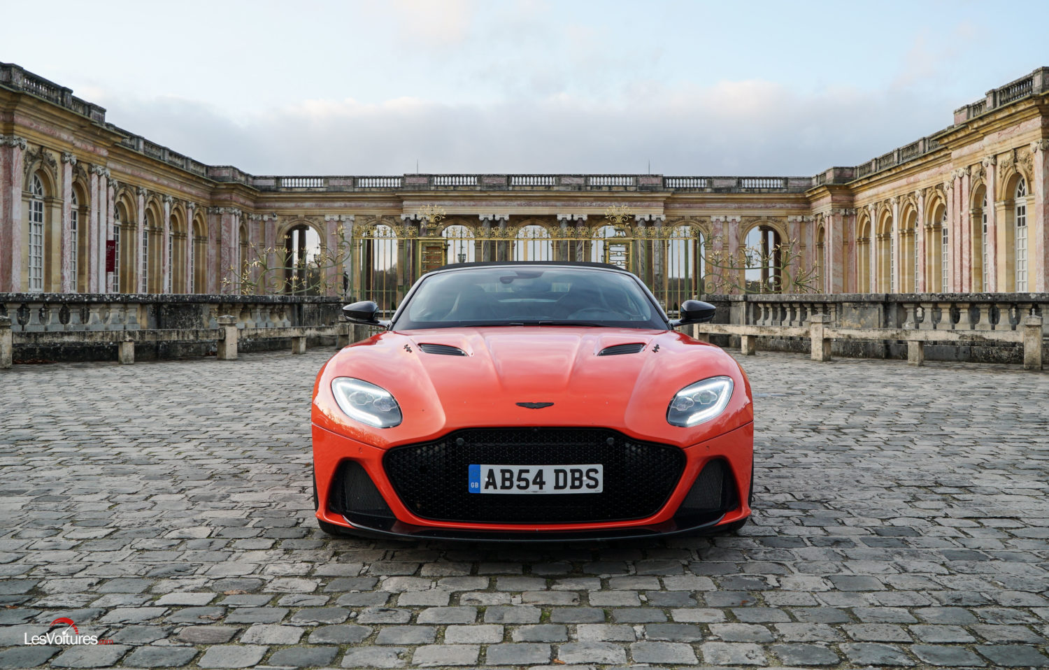 Aston Martin DBS Superleggera Volante