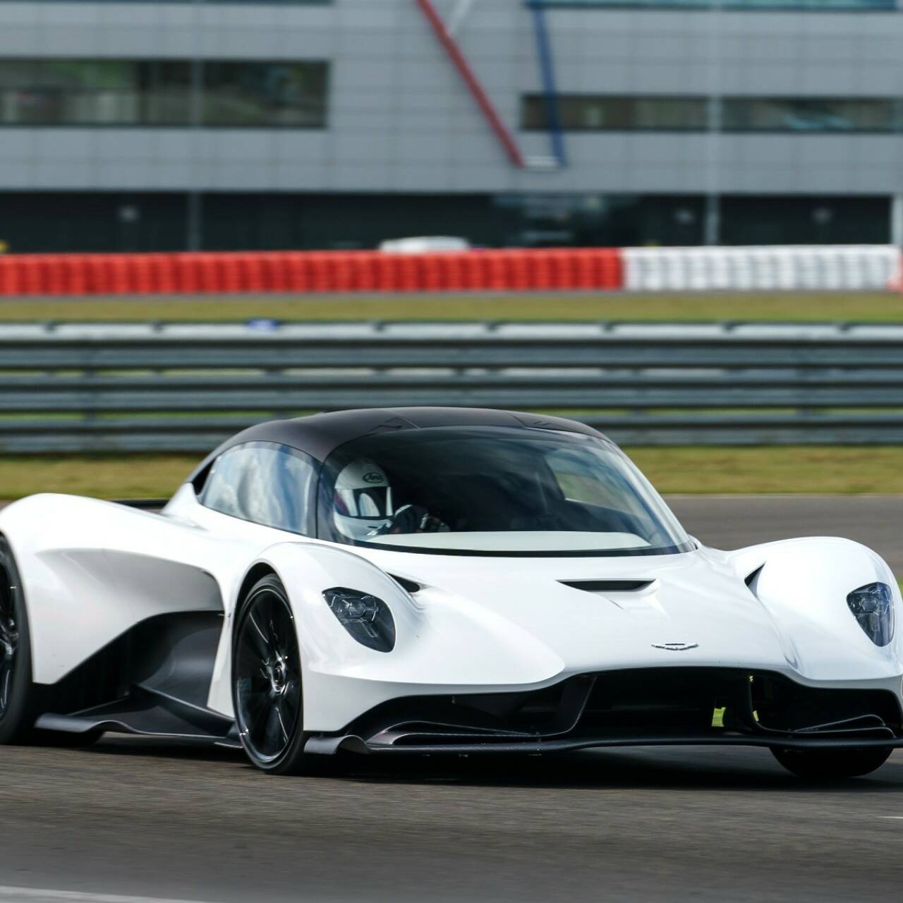 Aston Martin Valhalla