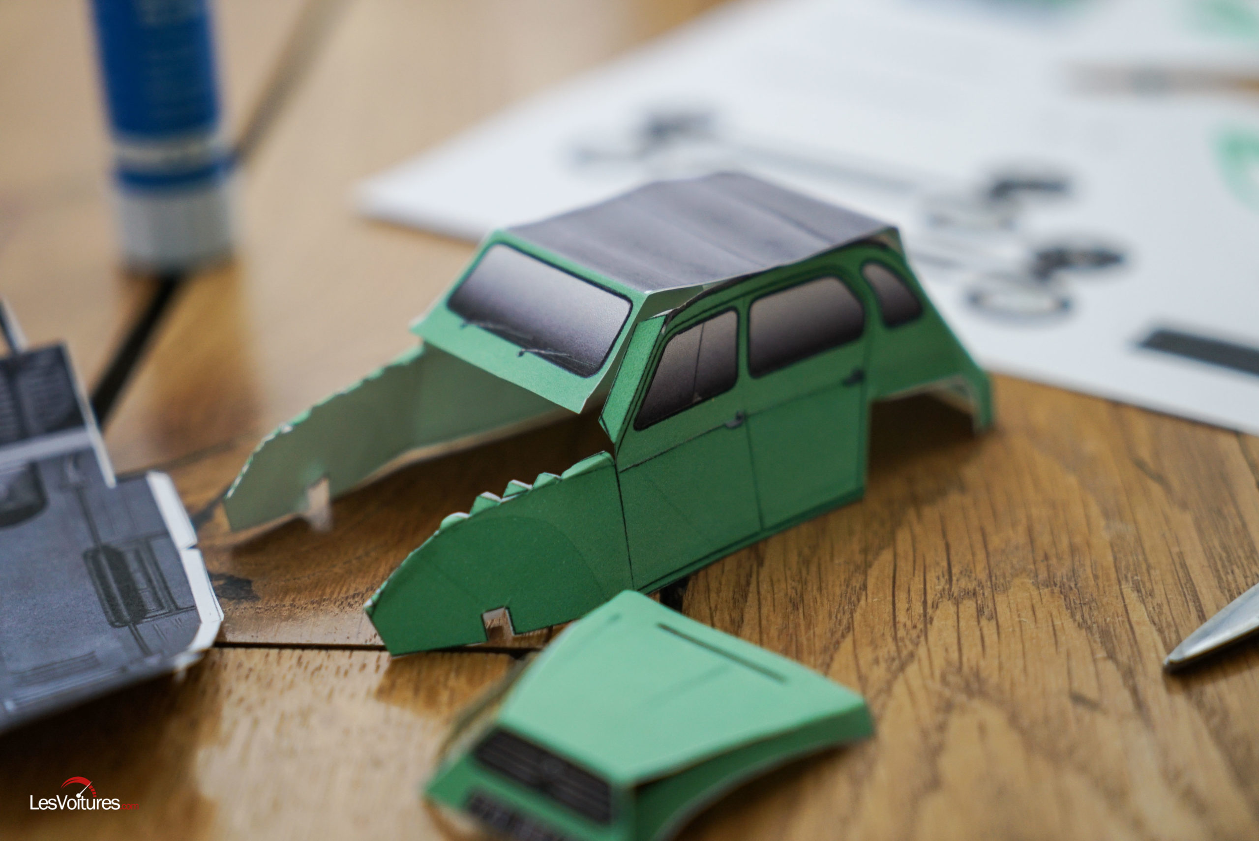 Fabrication d'une voiture en papier 