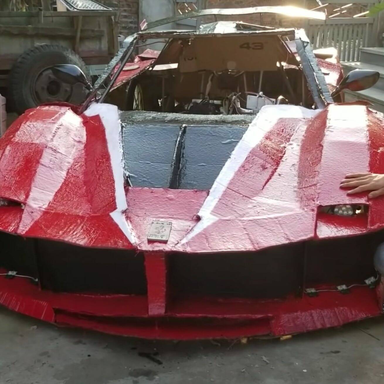 Ferrari en carton