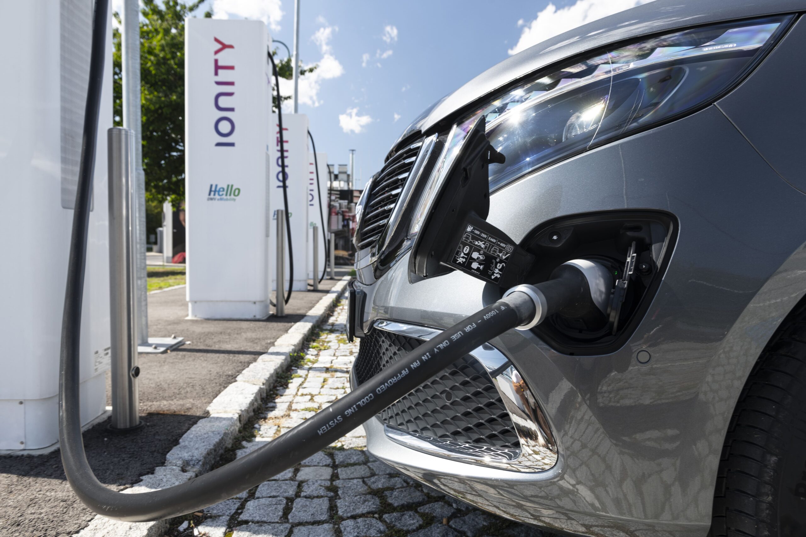 Ionity-Mercedes-Benz-EQV Ionity-Mercedes-Benz-EQV