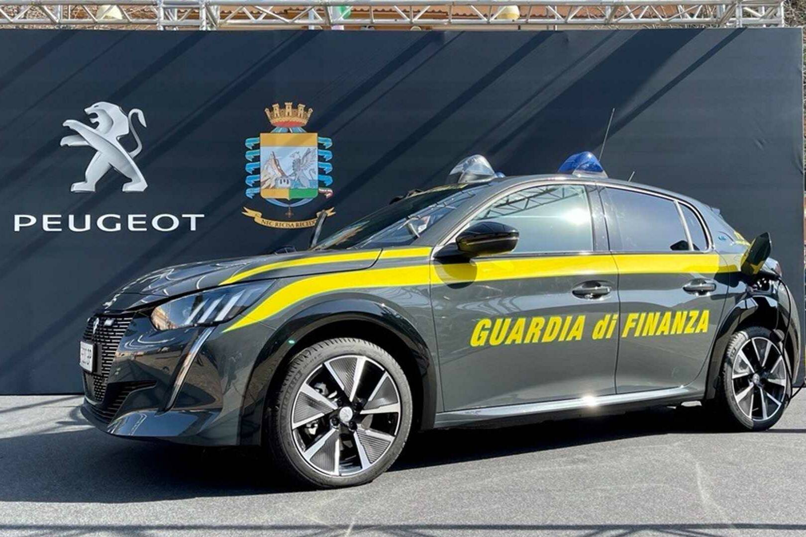 Peugeot e-208