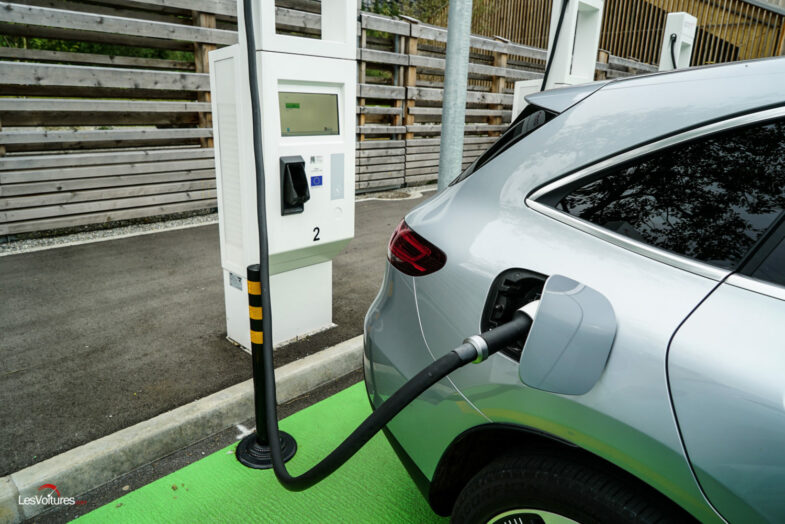 bornes de recharge SUV électriques voiture électrique WWF France