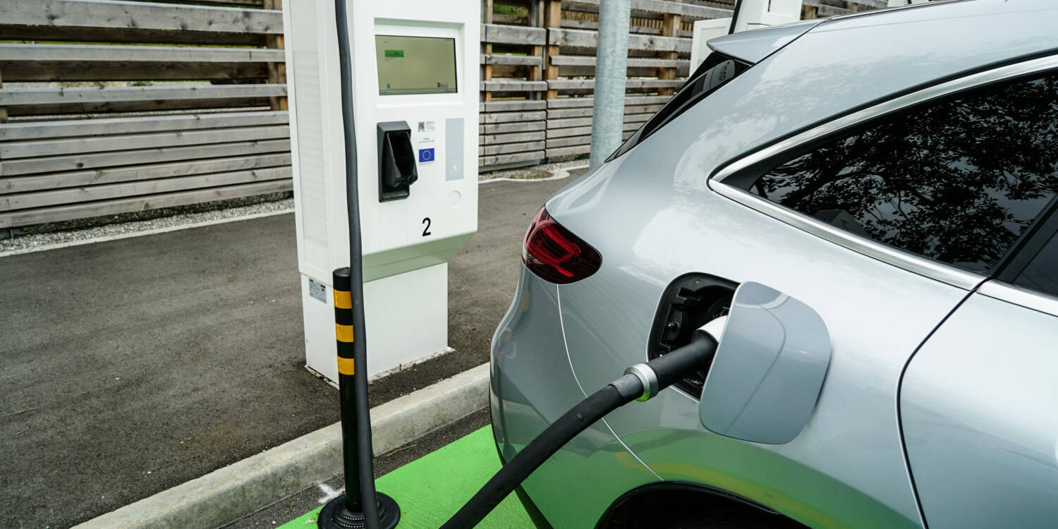 bornes de recharge SUV électriques voiture électrique WWF France