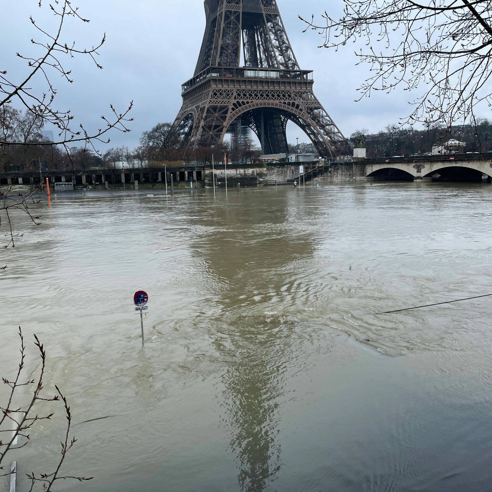 inondations crue de la Seine fermetures voies sur berge