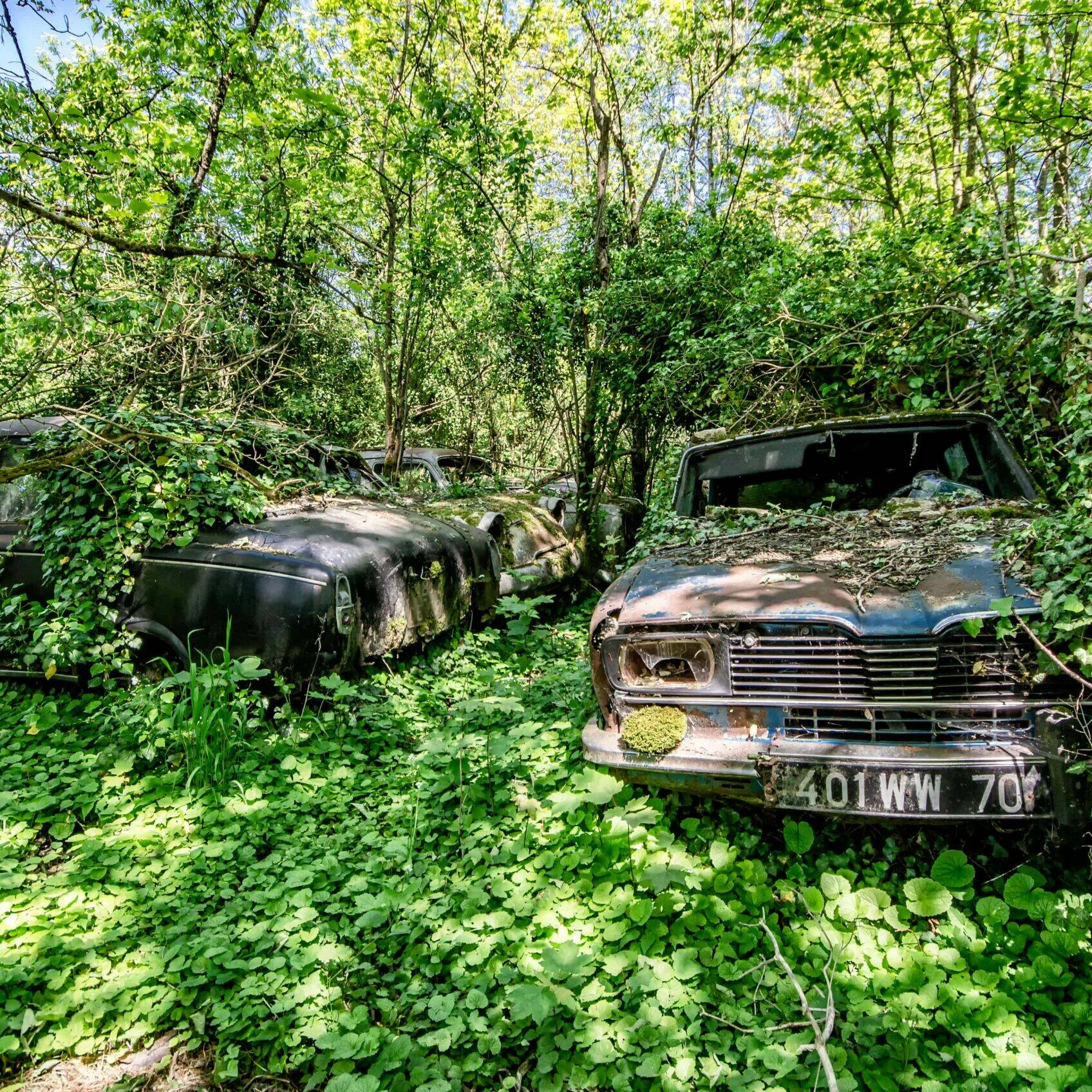urbex garage poussette cimetière de voitures