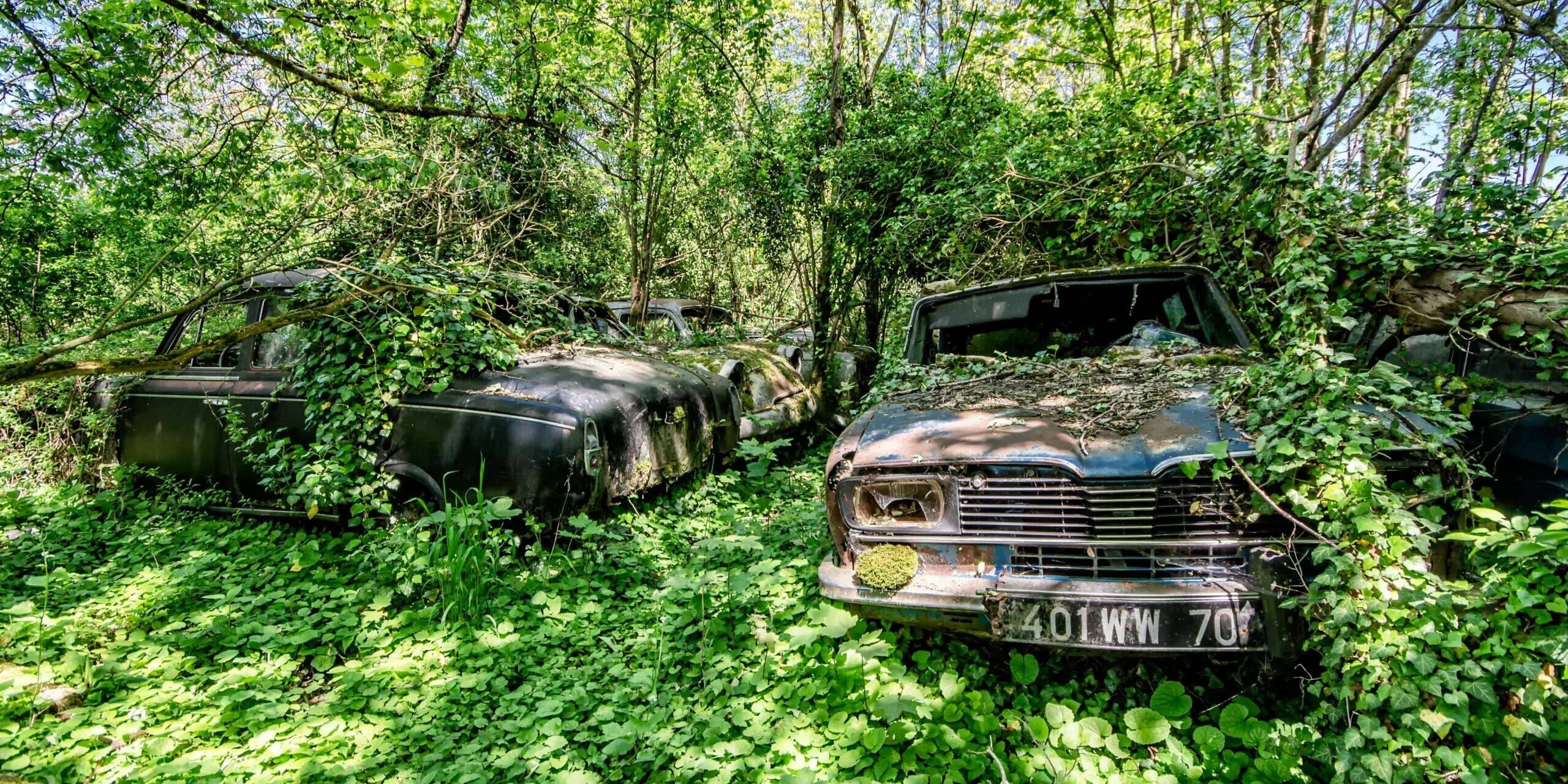 urbex garage poussette cimetière de voitures