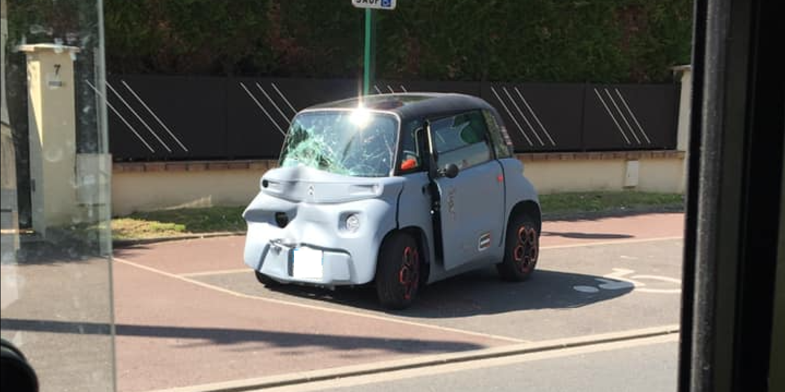 Citroen Ami accident