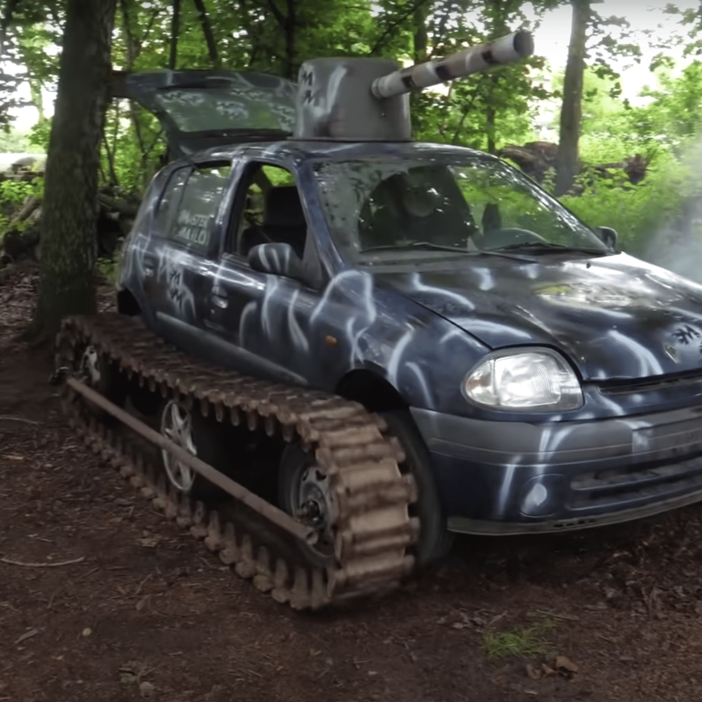 Renault Clio char d'assaut