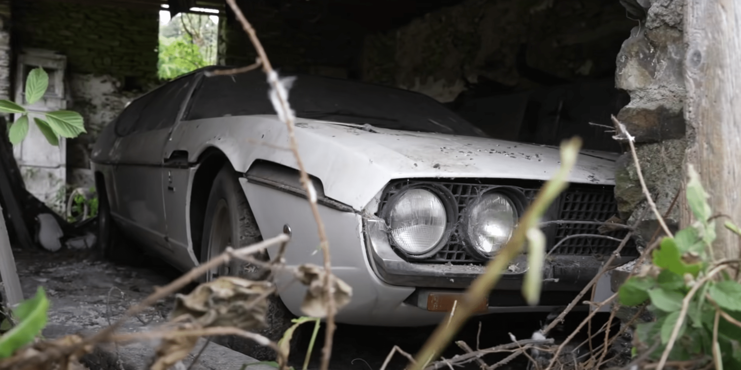 Lamborghini Espada sortie de grange