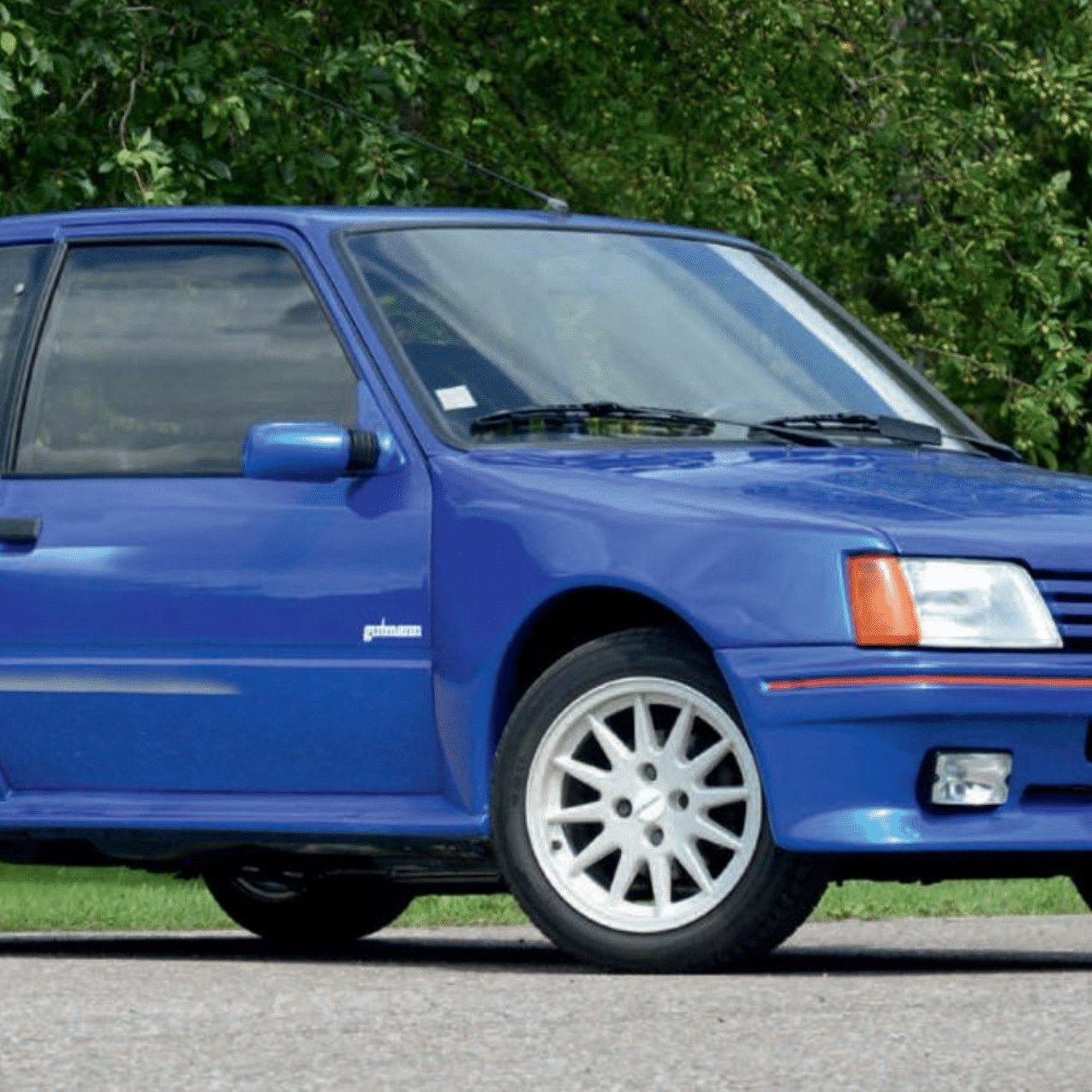 Peugeot 205 GTI Vente Aguttes L'Aventure Peugeot Citroën