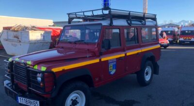 Land Rover Defender voiture de pompiers
