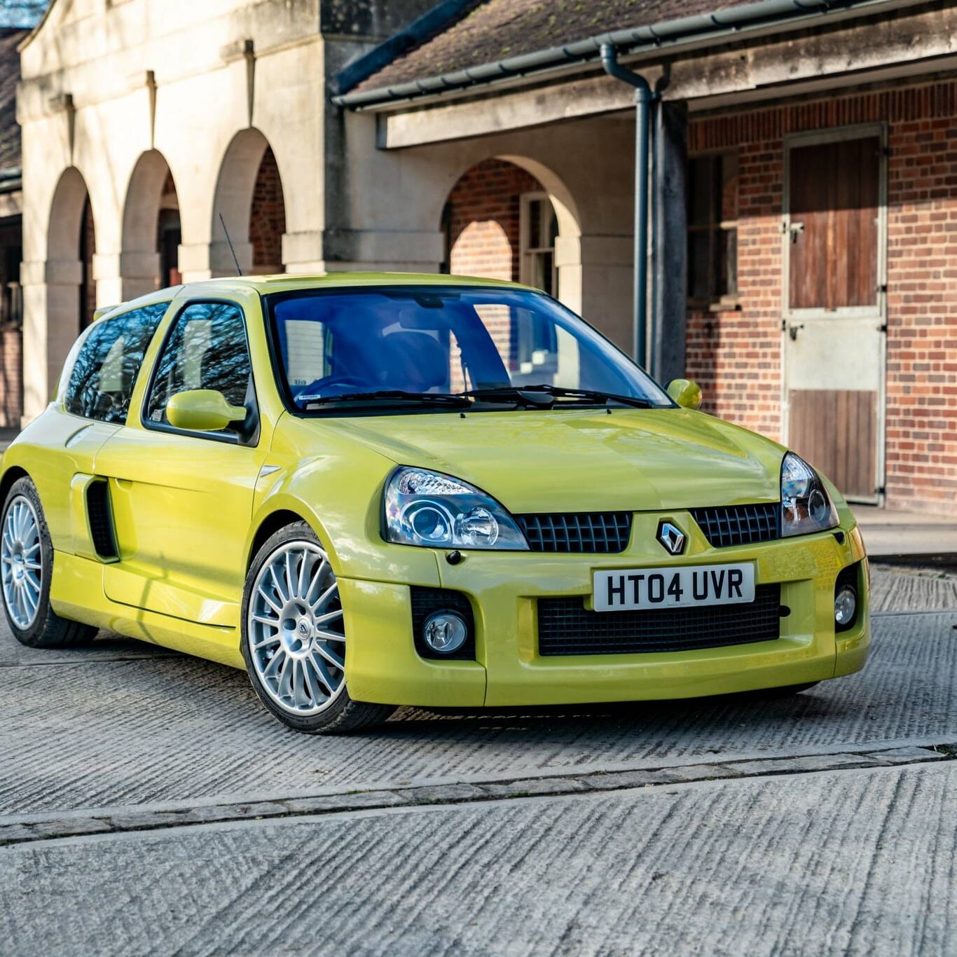 Renault Clio V6