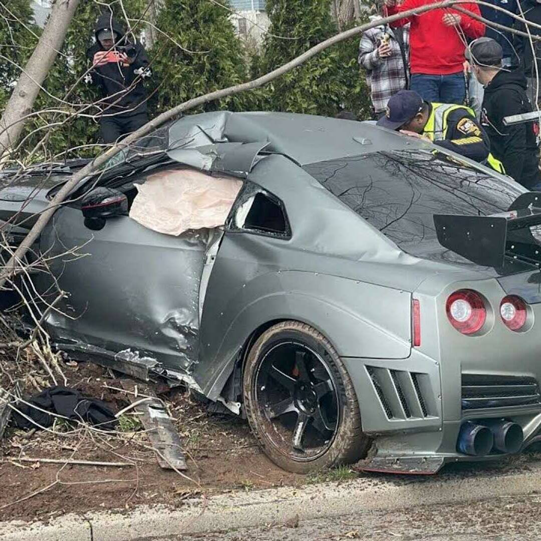 crash Nissan GT-R