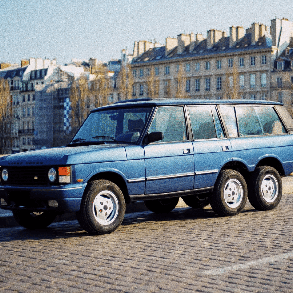 Range Rover à 6 roues Aguttes