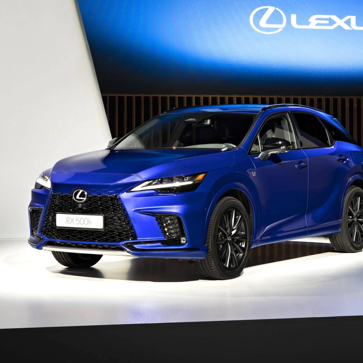 Lexus RX SUV compact hybride rechargeable