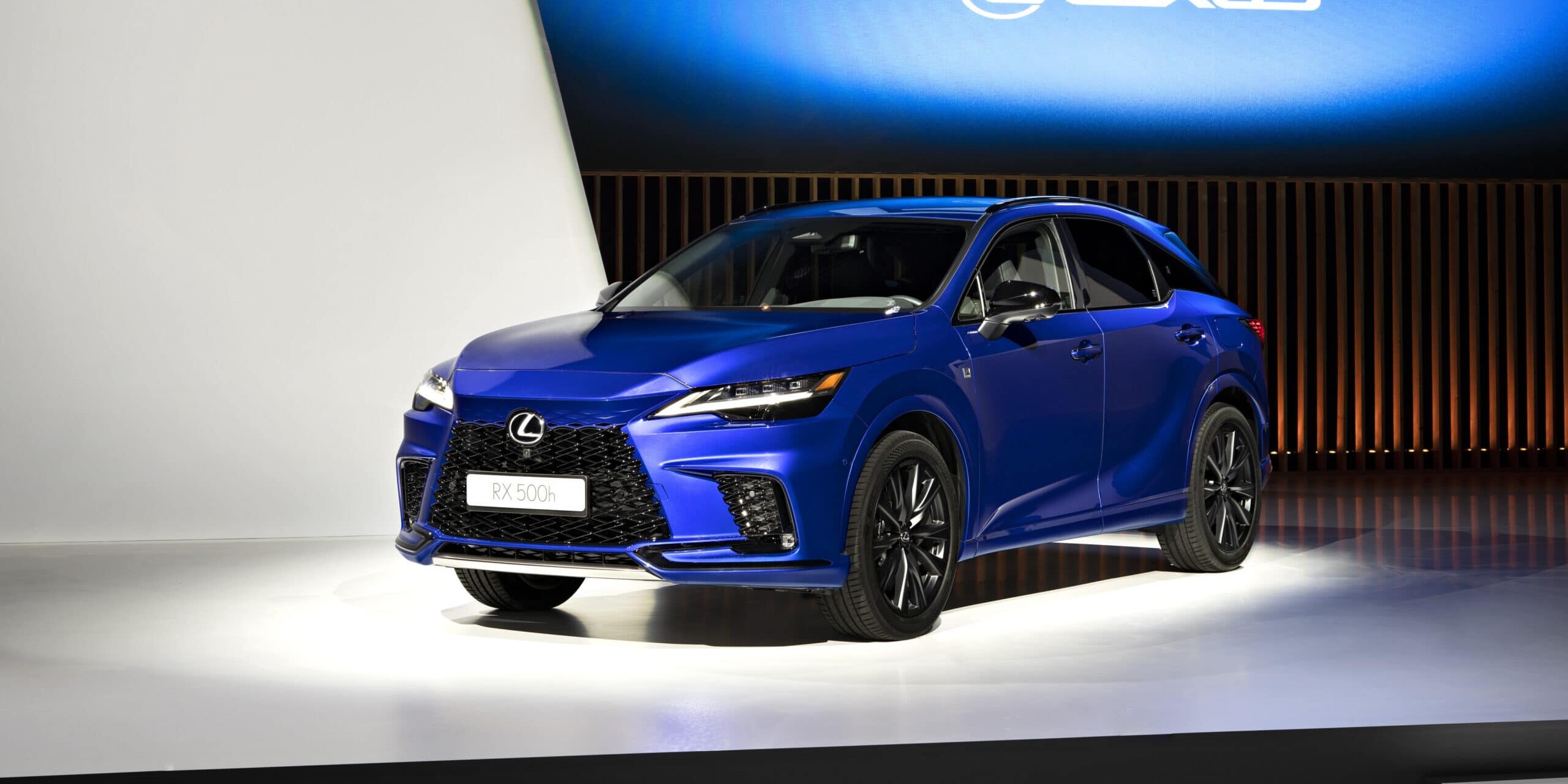 Lexus RX SUV compact hybride rechargeable