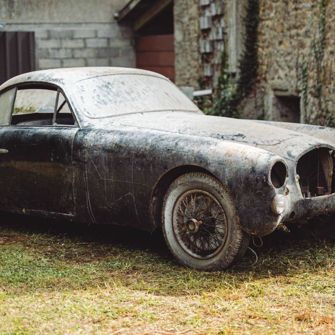 Vente aux enchères Atcurial Motorcars Le Mans Classic 2022 sortie de grange