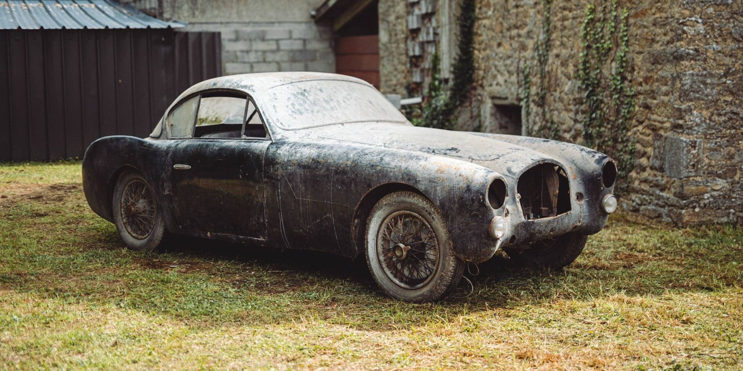 Vente aux enchères Atcurial Motorcars Le Mans Classic 2022 sortie de grange
