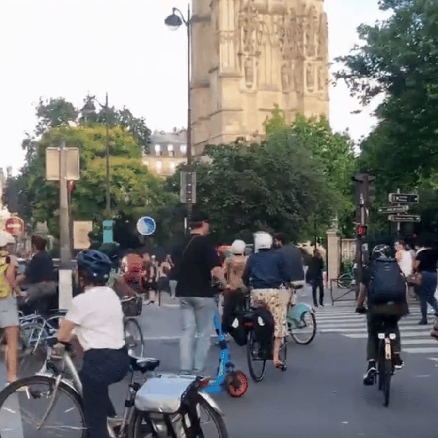 cyclistes embouteillage Paris code de la route
