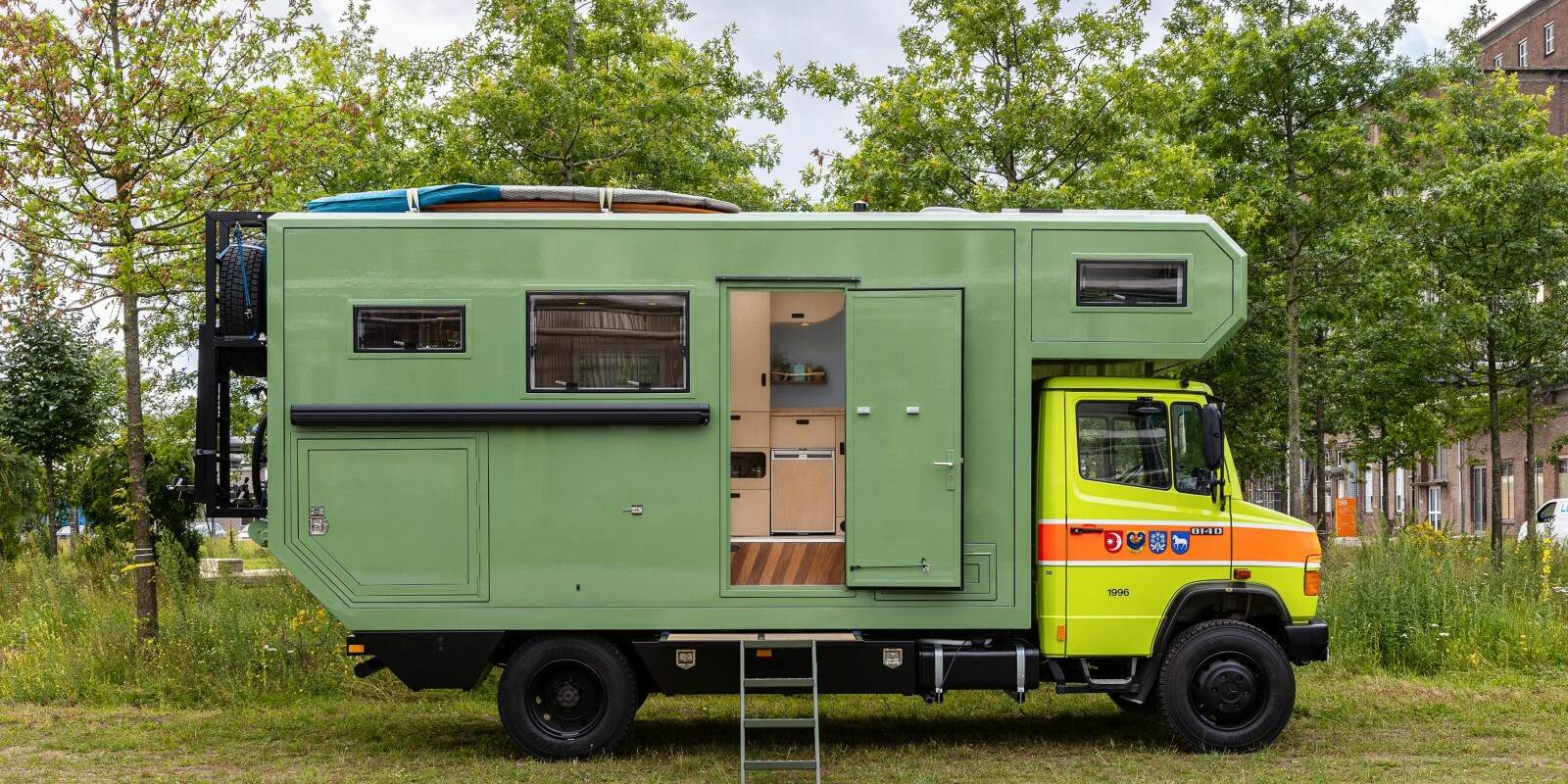 camping-car camion de pompiers Mercedes