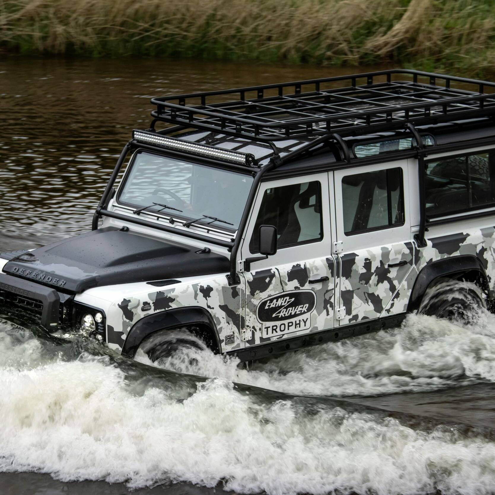 Land Rover Defender Classic Works V8 Trophy II