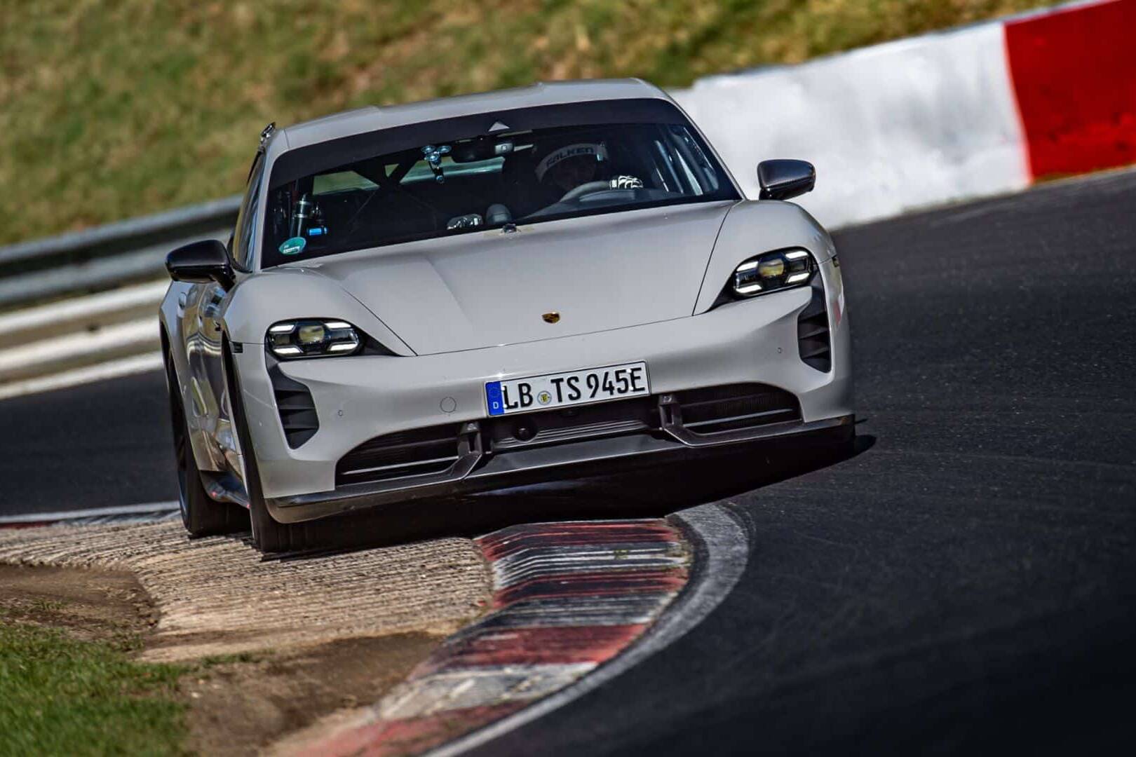 Porsche Taycan Turbo S voiture électrique