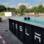 sécheresse piscine Tesla Superchargeurs Tesla