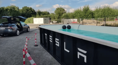sécheresse piscine Tesla Superchargeurs Tesla