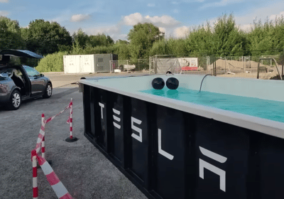 sécheresse piscine Tesla Superchargeurs Tesla