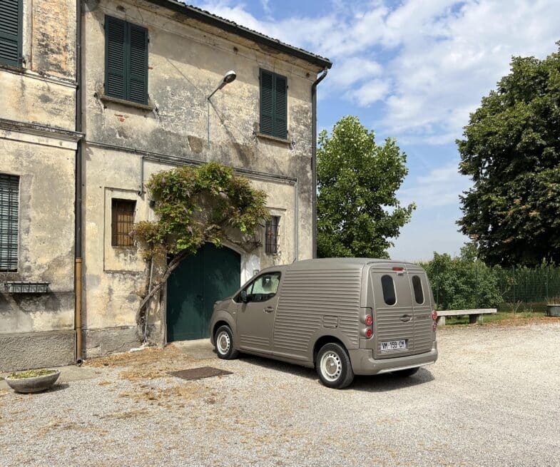 Le retour de la mythique 2CV fourgonnette !